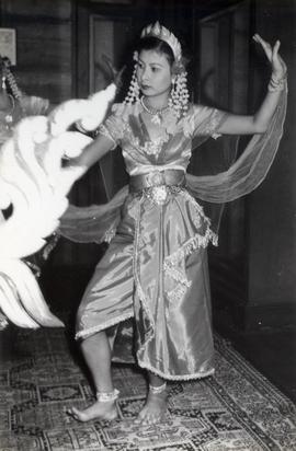 การแสดงของโรงเรียนนาฏศิลป์ผกาวลีฯ