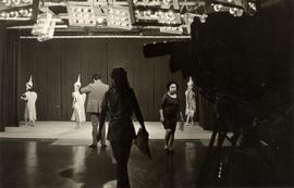 การซ้อมนาฏศิลป์เพื่อเตรียมออกโทรทัศน์ที่อเมริกา