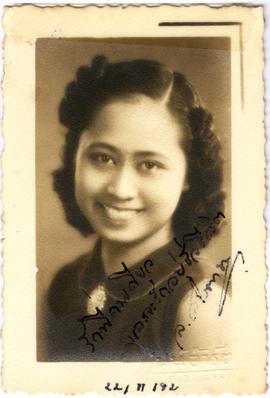 ภาพถ่ายอาจารย์ลัดดา (สารตายน) ศิลปบรรเลง ก่อนแต่งงาน