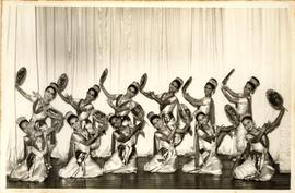 การแสดงของคณะนาฏศิลป์ไทย โรงเรียนผกาวลีนาฏดุริยางค์