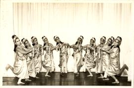 การแสดงของคณะนาฏศิลป์ไทย โรงเรียนผกาวลีนาฏดุริยางค์