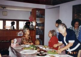 ภาพถ่ายครอบครัวศิลปบรรเลงที่บ้านสุขุมวิท39งานทำบุญวันเกิด อ.ประสิทธิ์ ศิลปบรรเลง ที่บ้านเลขที่ 56...