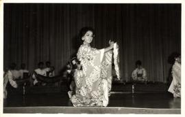 ภาพถ่าย เกษแก้ว มาศะวิสุทธิ์ ขณะแสดงระบำญี่ปุ่น