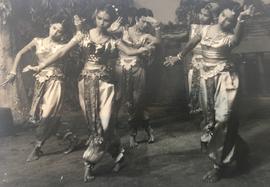 การแสดงของคณะนาฏศิลป์ไทย โรงเรียนผกาวลีนาฏดุริยางค์