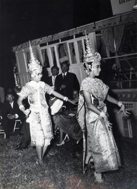 การแสดงนาฏศิลป์ไทยนอกสถานที่ ของคณะผกาวลี