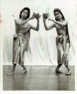 โรงเรียนผกาวลีนาฏดุริยางค์