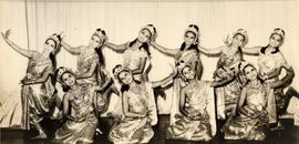 การแสดงของคณะนาฏศิลป์ไทย ผกาวลีนาฏดุริยางค์ ที่โรงละครบ้านบาตร