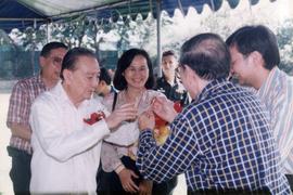 ภาพงานเลี้ยงแสดงความยินดีที่รับรางวัลศิลปินแห่งชาติ ที่บ้านพลเอก โชคชัย-วัลย์ดา หงส์ทอง