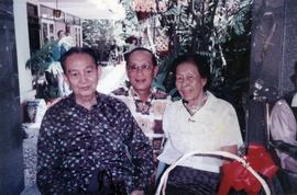 อ.ประสิทธิ์ และ ญาติ