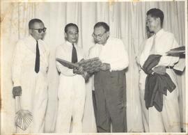 Edward G. Robinson มาชมนาฎศิลป์ผกาวลี ที่โรงละครในบ้านบาตร