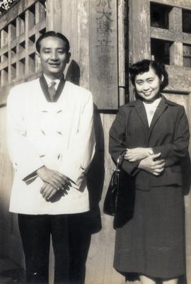 ภาพถ่ายอาจารย์ประสิทธิ์กับอาจารย์ลัดดา ศิลปบรรเลง ที่ประเทศญี่ปุ่น