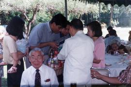 ภาพงานเลี้ยงแสดงความยินดีที่รับรางวัลศิลปินแห่งชาติ ที่บ้านพลเอก โชคชัย-วัลย์ดา หงส์ทอง