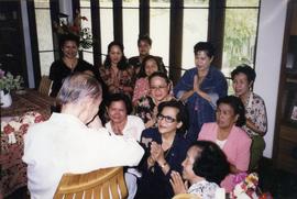 ลูกศิษย์นาฏศิลป์ผกาวลีมาอวยพร อ.ประสิทธิ์ ศิลปบรรเลง เนื่องในวันเกิดที่บ้าน