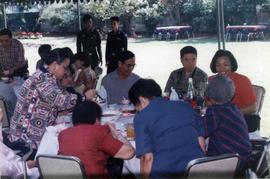 ภาพงานเลี้ยงแสดงความยินดีที่รับรางวัลศิลปินแห่งชาติ ที่บ้านพลเอก โชคชัย-วัลย์ดา หงส์ทอง