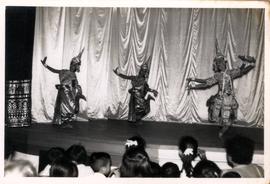 การแสดงของคณะนาฏศิลป์ไทย ผกาวลีนาฏดุริยางค์ ที่โรงละครบ้านบาตร