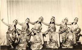 การแสดงของคณะนาฏศิลป์ไทย โรงเรียนผกาวลีนาฏดุริยางค์