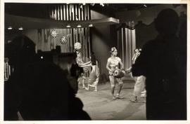 การแสดงออกโทรทัศน์ของคณะนาฏศิลป์ไทยผกาวลีในต่างแดน