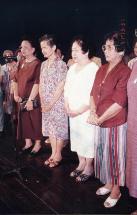 ภาพถ่ายอาจารย์ลัดดา (สารตายน) ศิลปบรรเลง และเพื่อนๆ