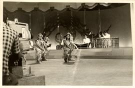 การแสดงออกโทรทัศน์ของคณะนาฏศิลป์ไทยผกาวลีในต่างแดน