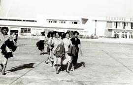 คณะนาฏศิลป์ไทยผกาวลี ที่สนามบินดอนเมือง เพื่อเดินทางไปแสดงนาฏศิลป์ที่อินเดีย