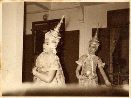 การแสดงนาฎศิลป์ที่บ้านบาตร