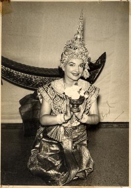 Ann Baxter ดาราฮอลลิวู้ดมาเยี่ยมชม