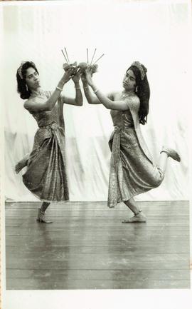 โรงเรียนผกาวลีนาฏดุริยางค์