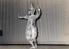 อาจารย์ลัดดา ศิลปบรรเลง ในชุด "พระ"