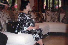 ภาพถ่ายอาจารย์ลัดดา (สารตายน) ศิลปบรรเลง ที่บ้านบาตร