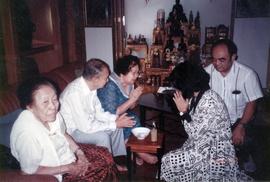 ภาพถ่ายครอบครัวศิลปบรรเลงทำบุญที่บ้าน 56 สุขุมวิท39