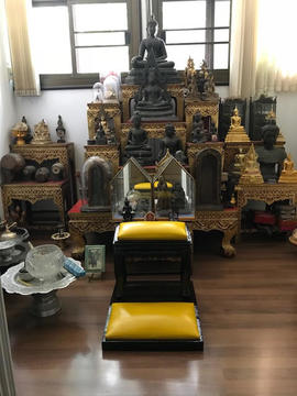 ภาพการจัดห้องพระสมัยอาจารย์ประสิทธิ์ มีชีวิตอยู่