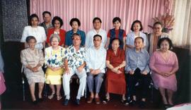 ภาพอาจารย์ประสิทธิ์ กับ อาจารย์ลัดดา และญาติมิตร