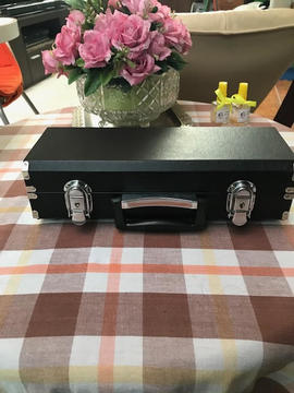 กล่องใส่ปี่ชวาที่ใช้ฟาดศีรษะนายสอน เป็นของจริง ลำโพงปี่แตก และมีลายพระหัตถ์ สมเด็จวังบูรพาฯ